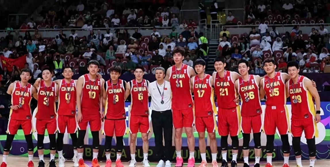 中国男篮国家队首发